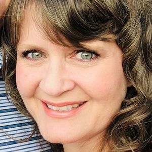 Meet your Posher, Daphnea